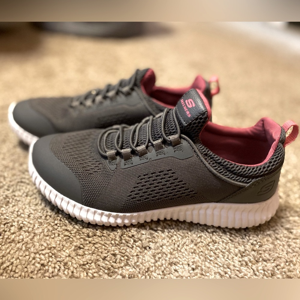Sketcher’s Air Cooler Goga Mat Sneakers